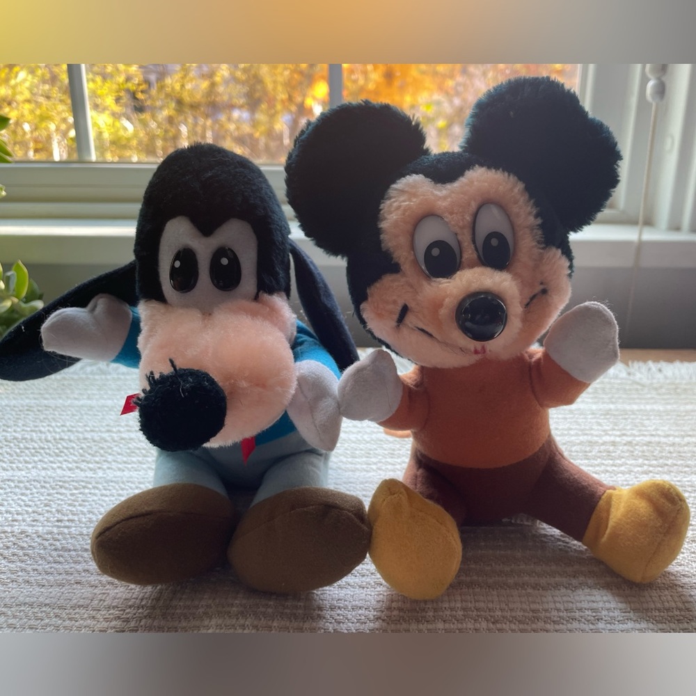 Vintage Mickey’s Christmas Carol plush. Mickey and Goofy. Made in Korea